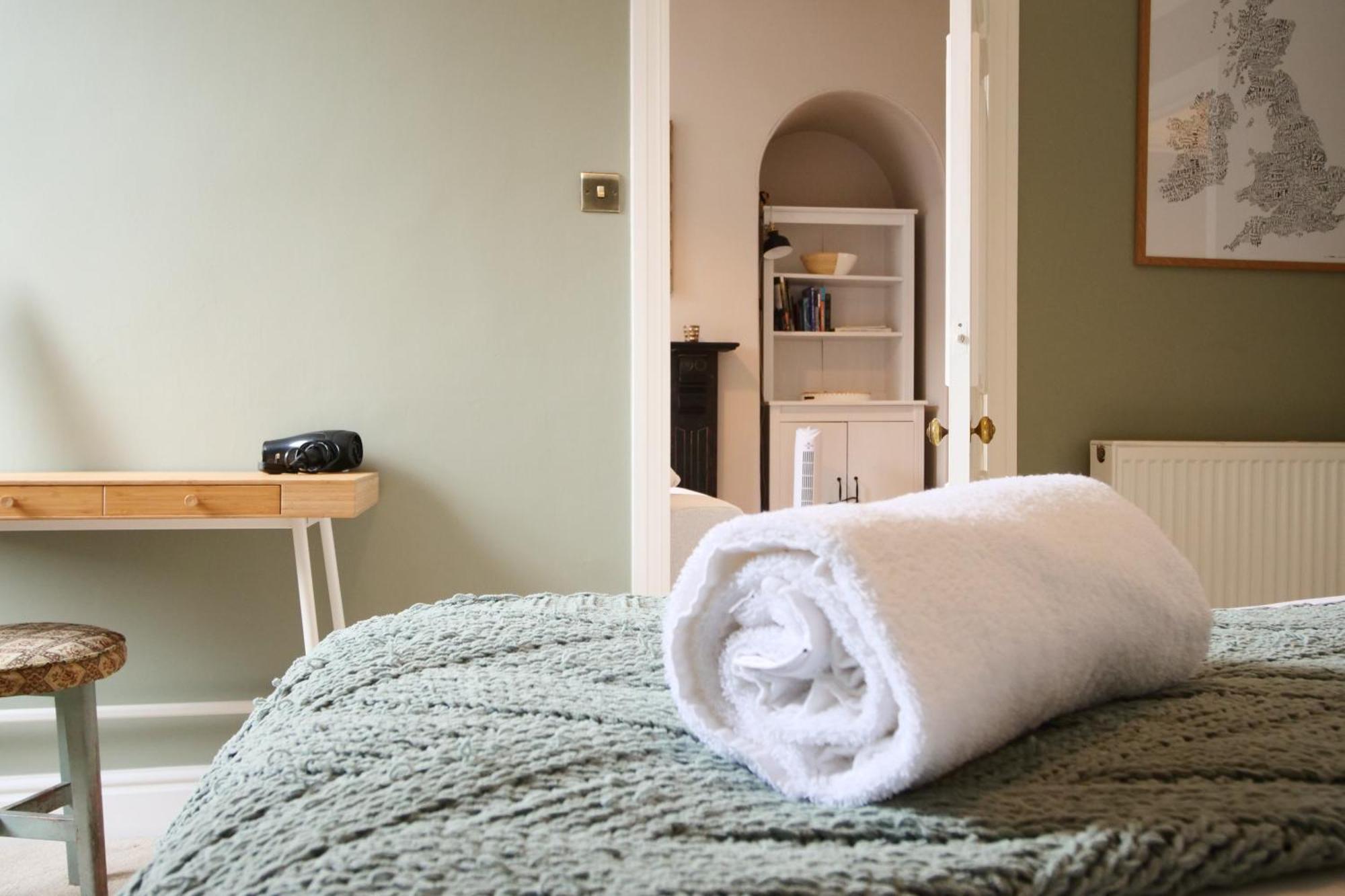 Fifth Quarter Apartment With Free Parking Йорк Экстерьер фото