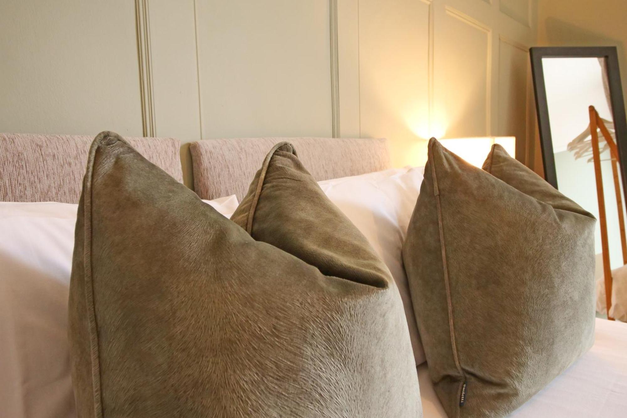 Fifth Quarter Apartment With Free Parking Йорк Экстерьер фото