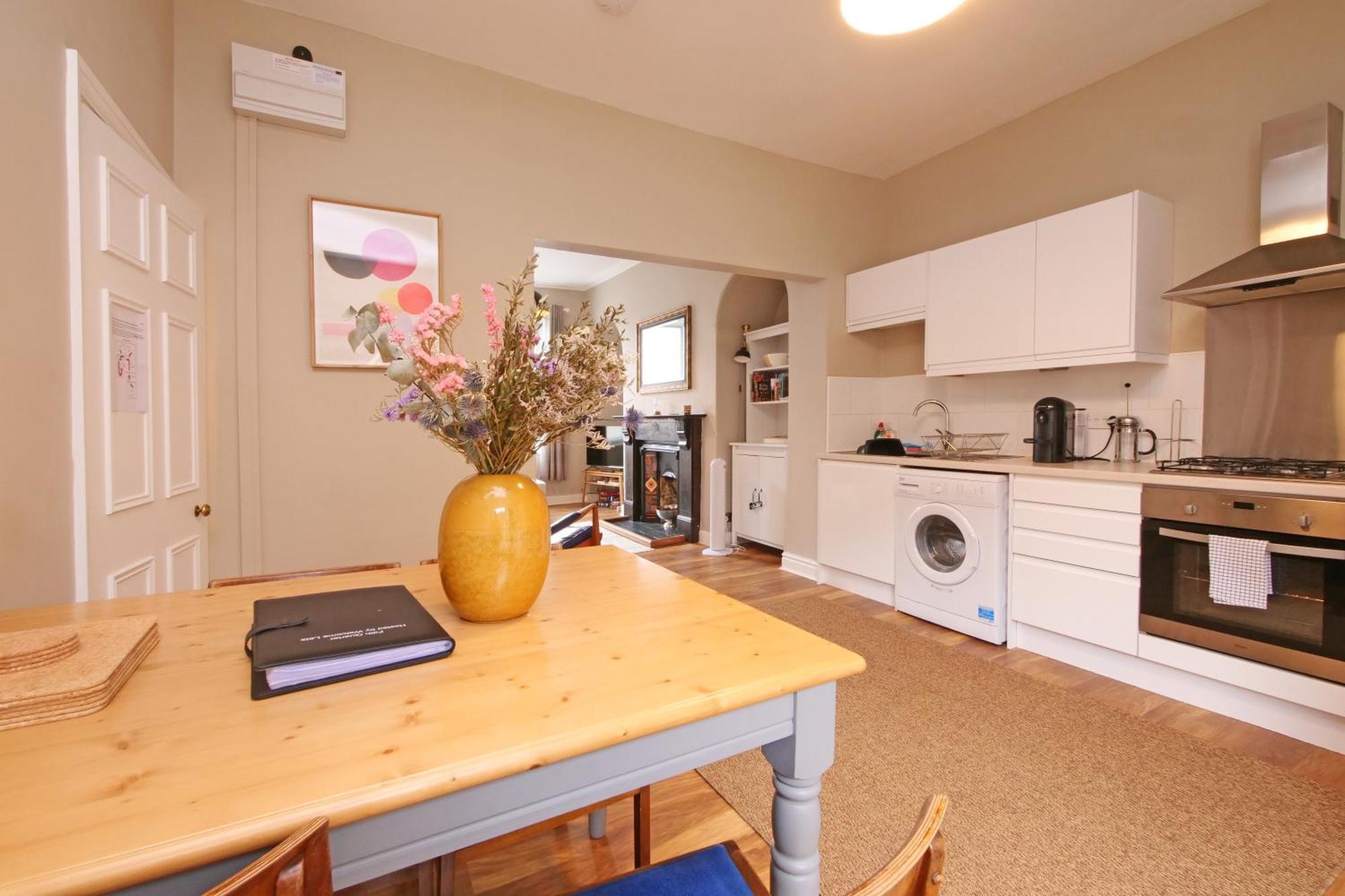 Fifth Quarter Apartment With Free Parking Йорк Экстерьер фото