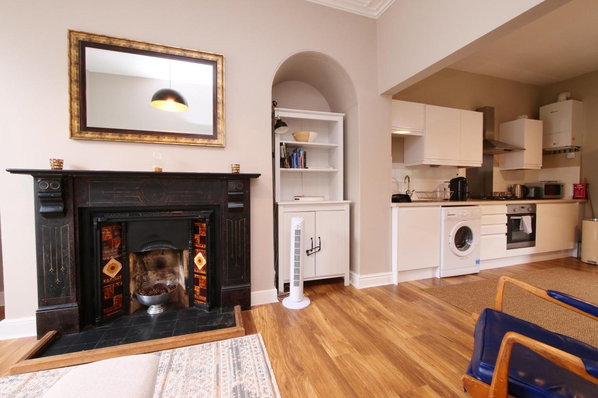 Fifth Quarter Apartment With Free Parking Йорк Экстерьер фото
