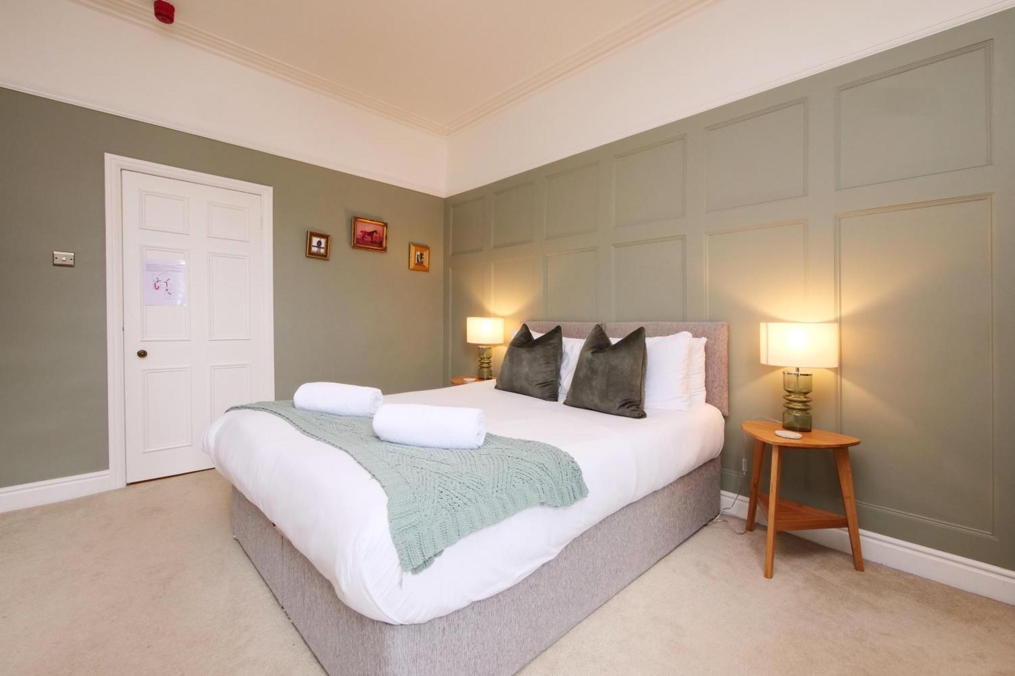 Fifth Quarter Apartment With Free Parking Йорк Экстерьер фото