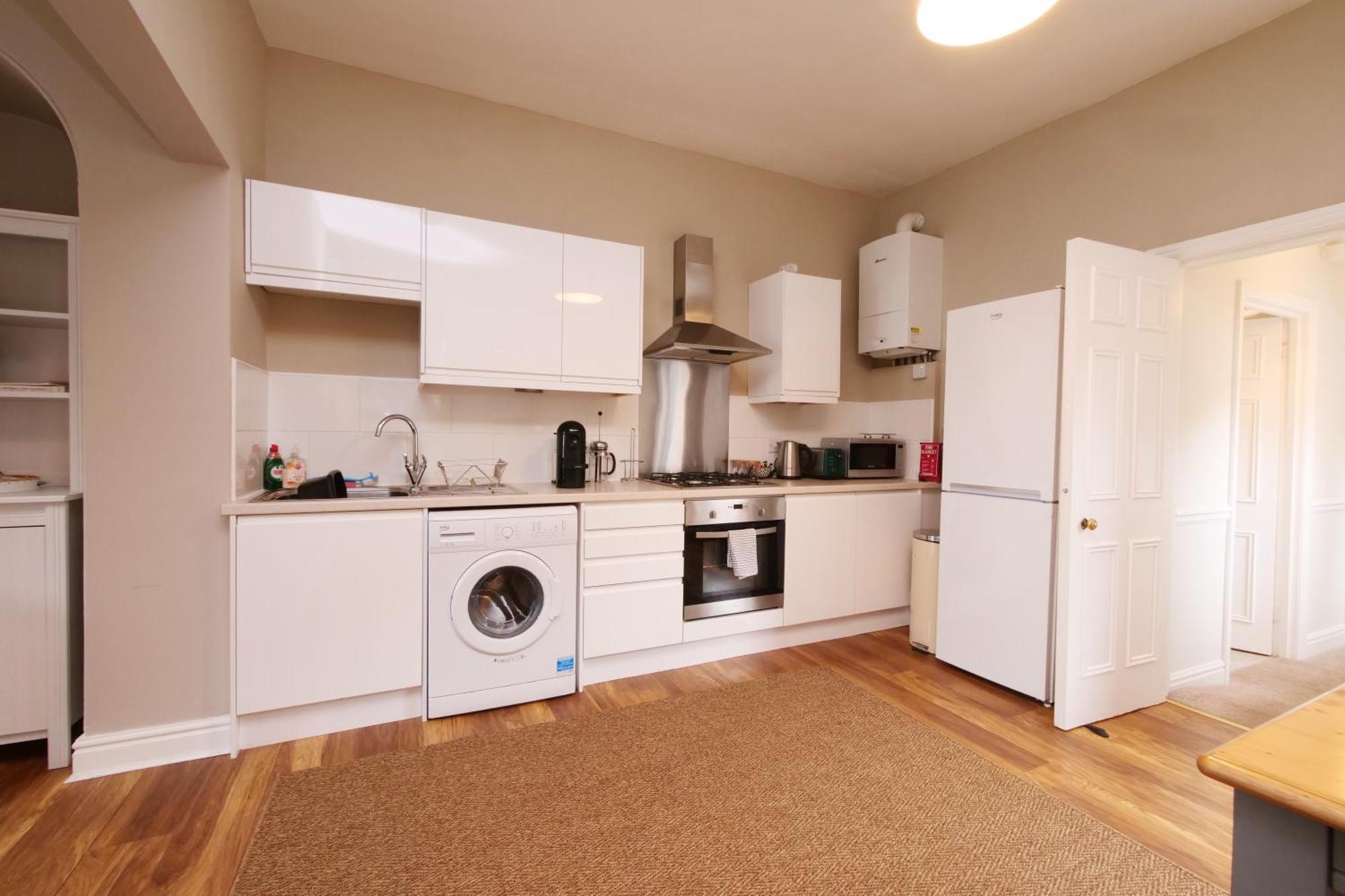Fifth Quarter Apartment With Free Parking Йорк Экстерьер фото