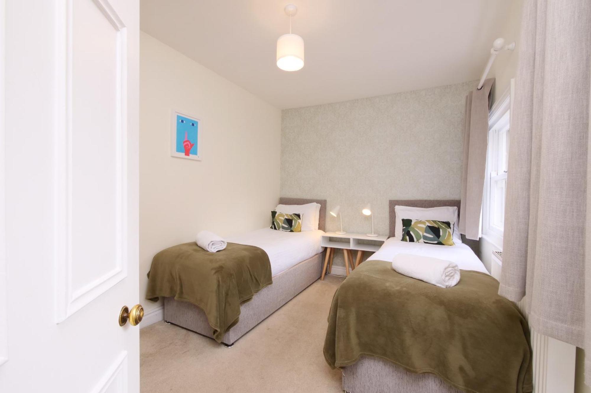 Fifth Quarter Apartment With Free Parking Йорк Экстерьер фото
