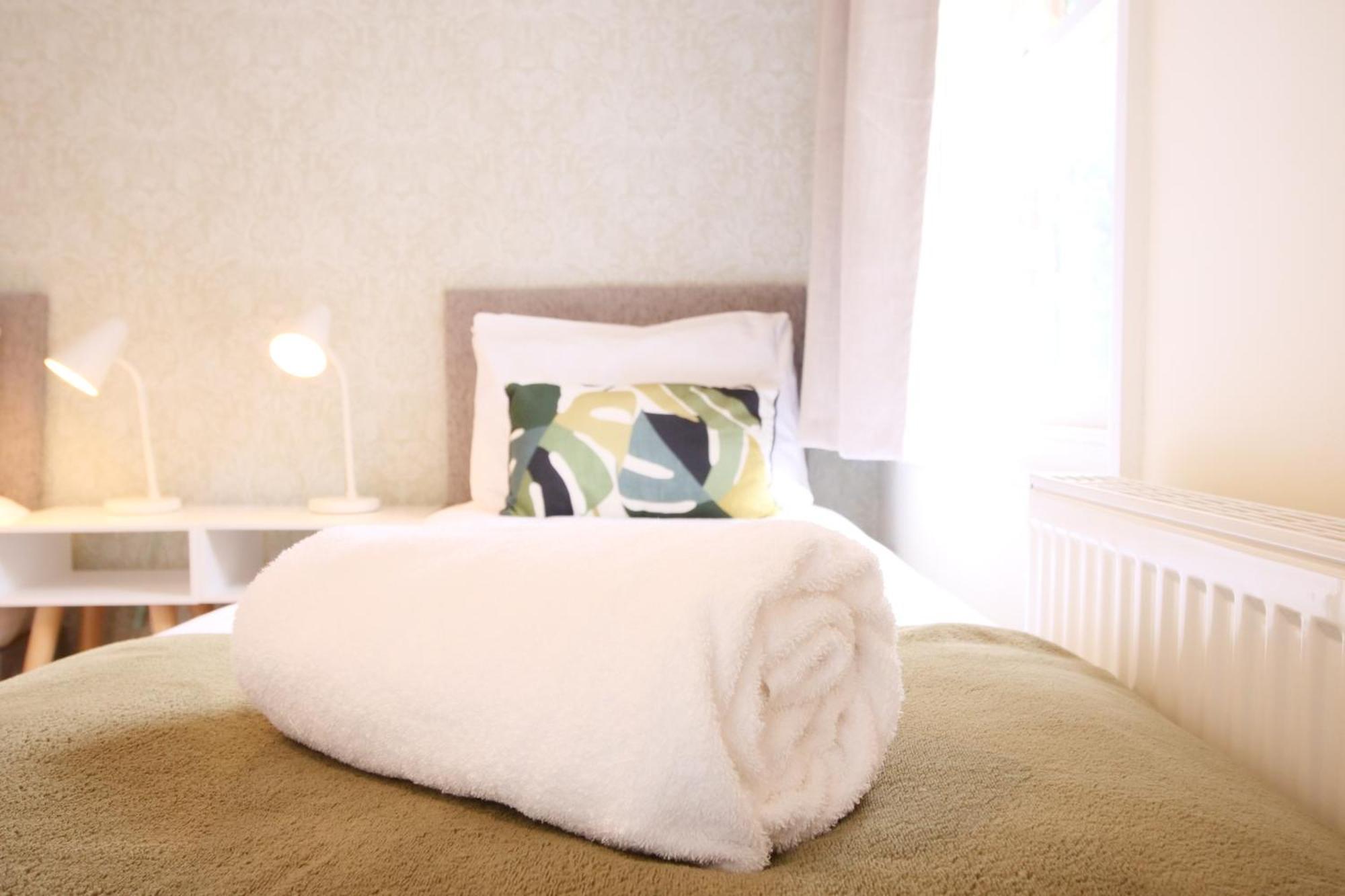 Fifth Quarter Apartment With Free Parking Йорк Экстерьер фото