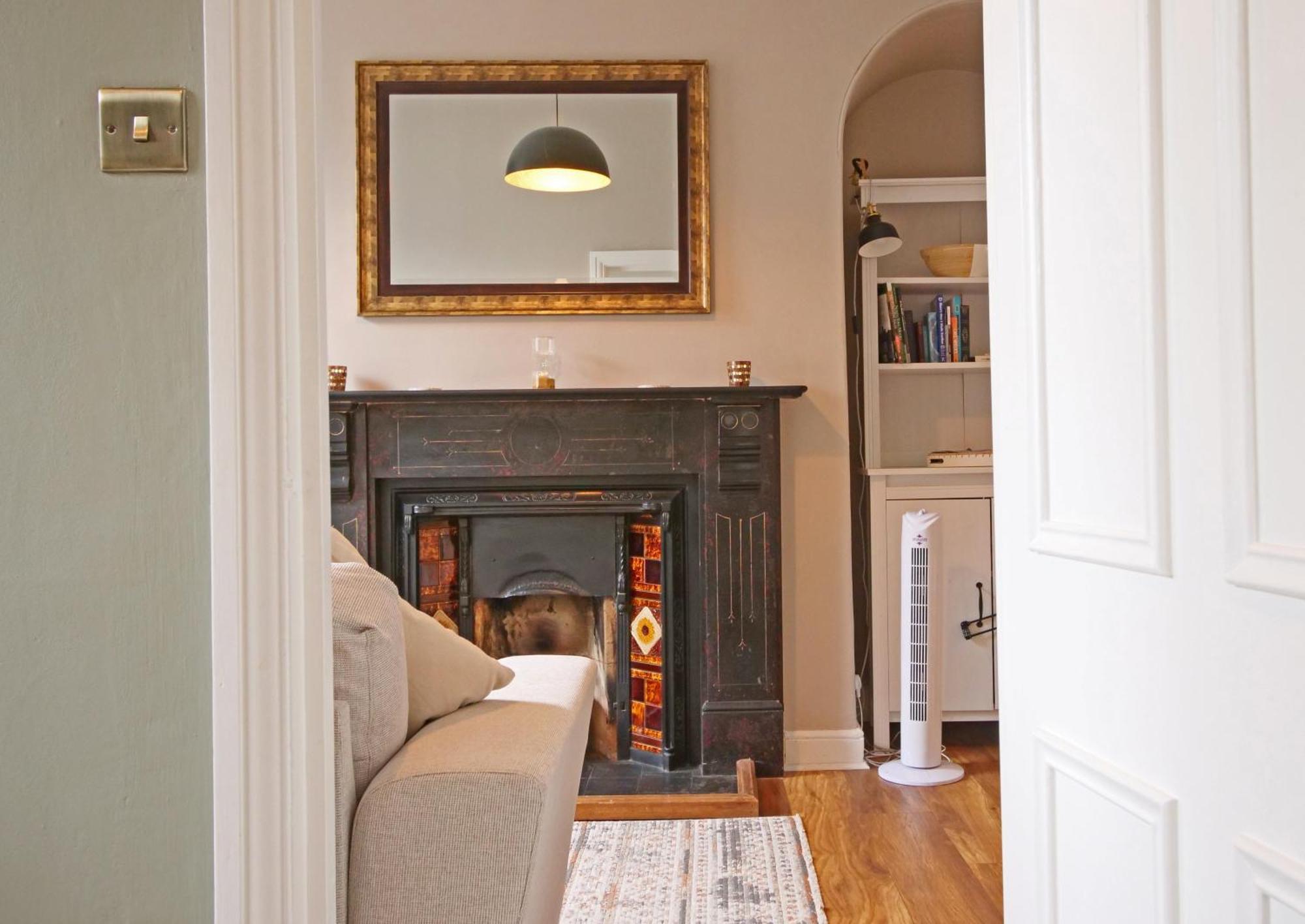 Fifth Quarter Apartment With Free Parking Йорк Экстерьер фото